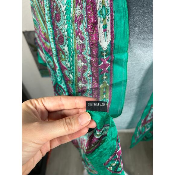 Vintage- Soft Silk Shawl Scarf- Very Thin- Shiny Green Purple Design preowned - Picture 3 of 5